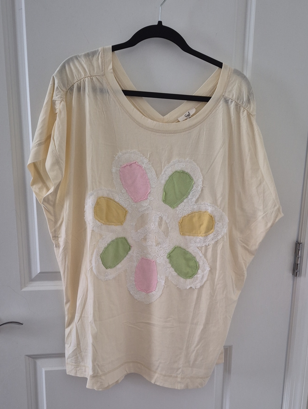 Easel Cream Floral Appliqué Women's Tee
